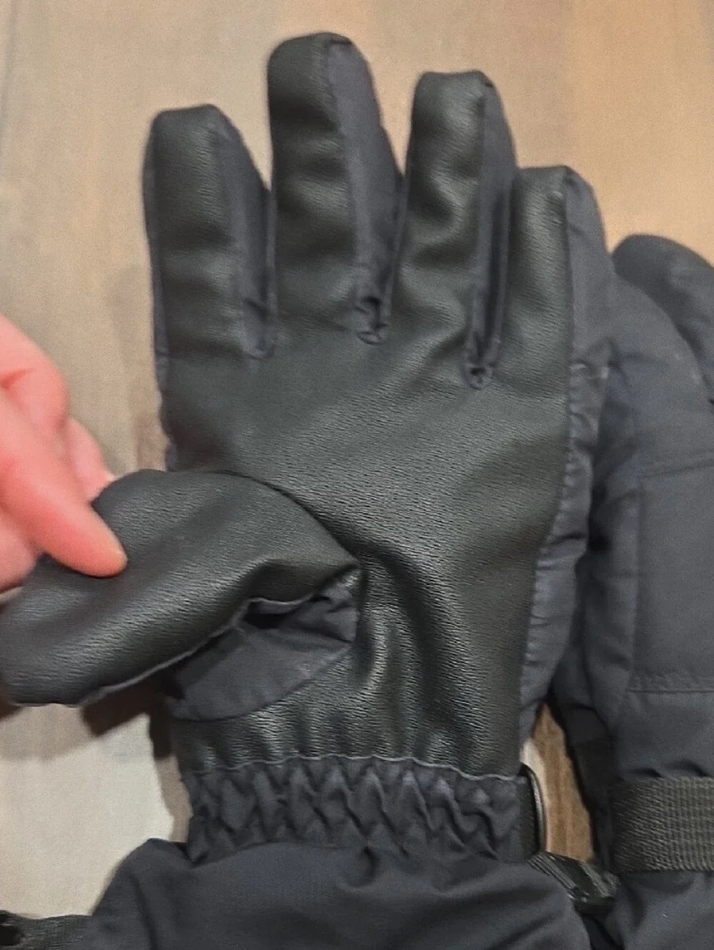 REI Kids Black Insulated Winter Gloves